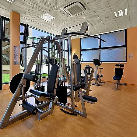 Melrose Apartament *